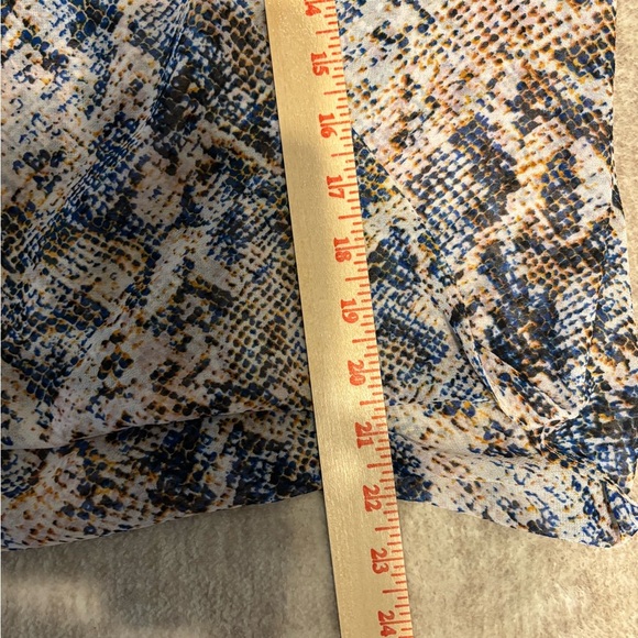 Veronica M Blue and Cream Patterned Blouse - Picture 6 of 9